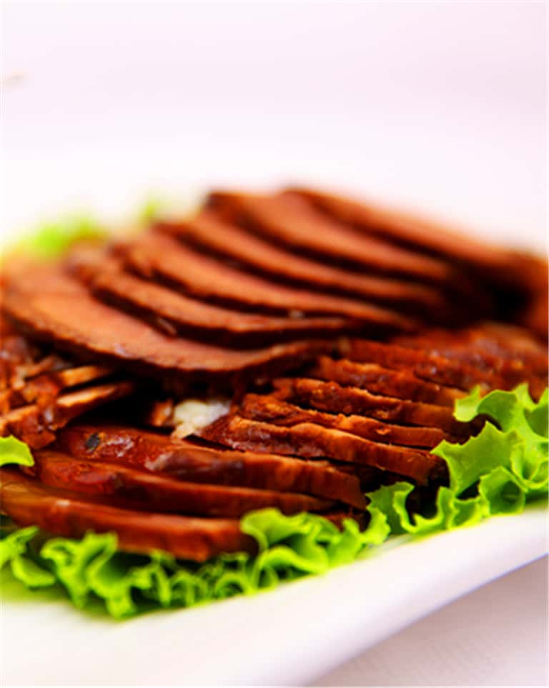 凉菜—五香酱牛肉(图1)